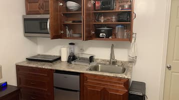 Fridge, microwave, stovetop, coffee/tea maker