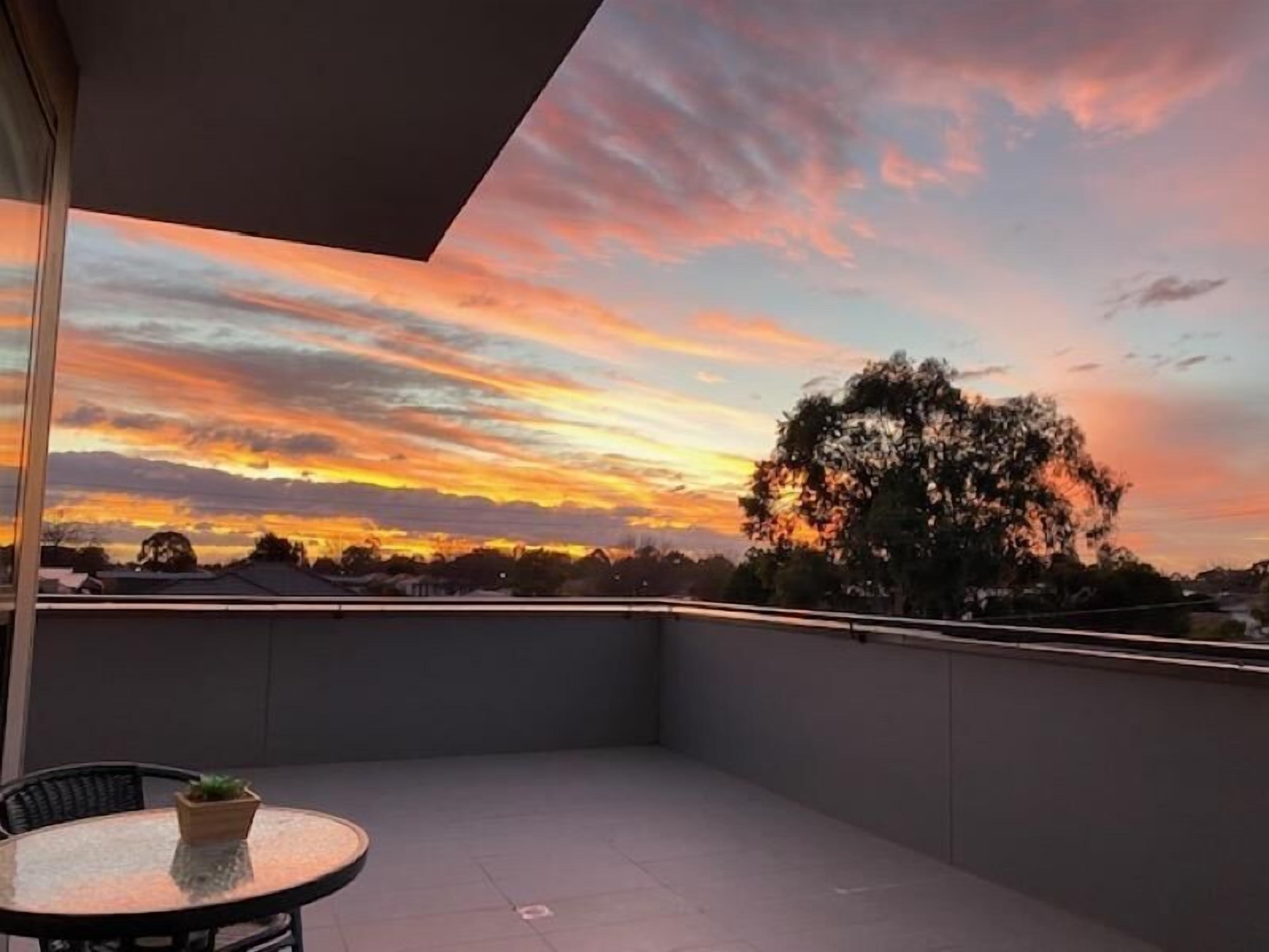 StayCentral - Heidelberg Heights Penthouse - 452 Waterdale Road, Heidelberg Heights, 3081