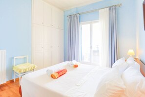 3 bedrooms, iron/ironing board, free WiFi, bed sheets