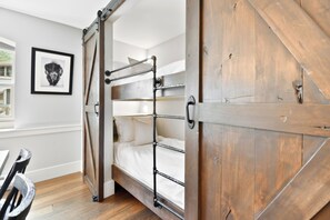 3 bedrooms, premium bedding, down comforters, individually decorated