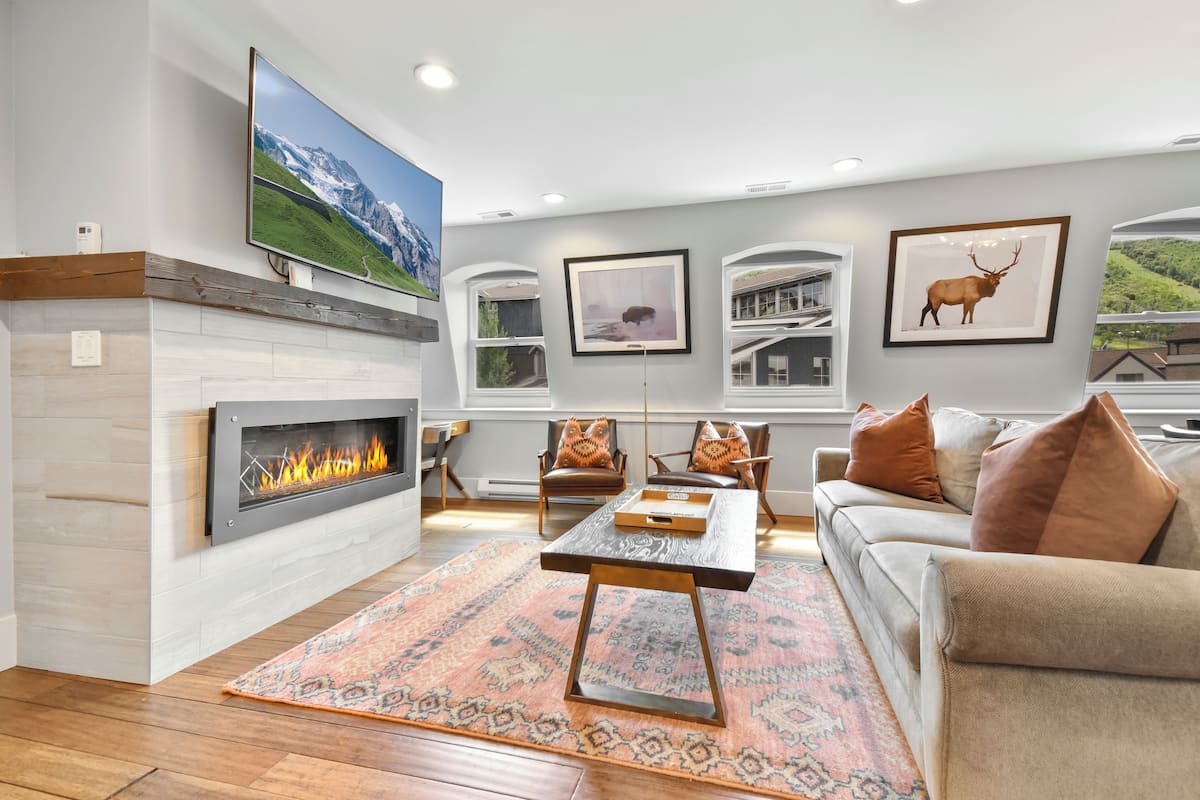 55-inch TV with cable channels, fireplace, Netflix