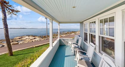 Oceanfront home incredible ocean views, deck & location