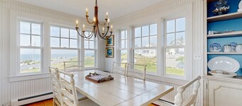 Oceanfront home incredible ocean views, deck & location