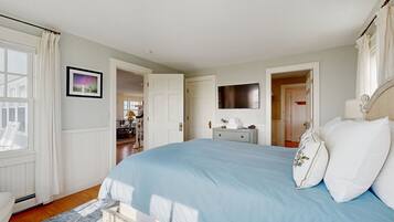 3 slaapkamers, een strijkplank/strijkijzer, internet, beddengoed