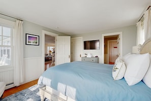 3 habitaciones, tabla de planchar con plancha, internet y ropa de cama