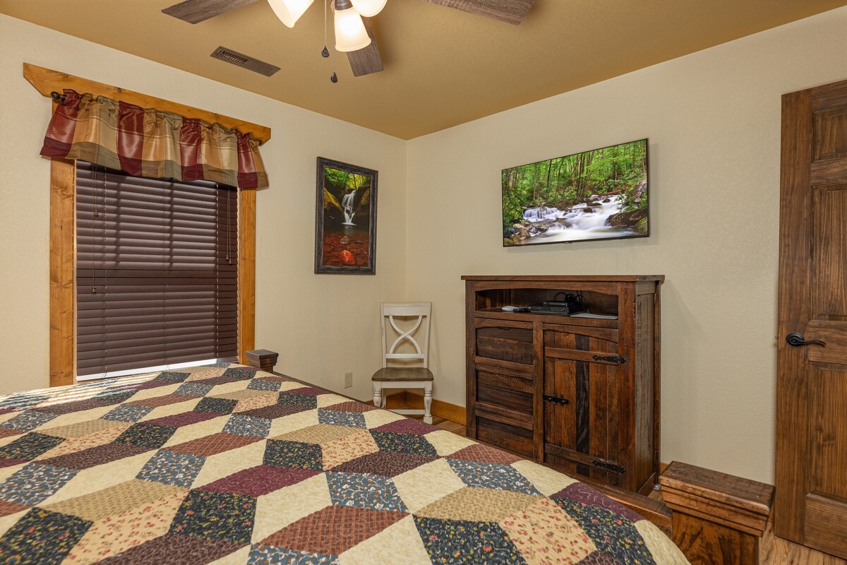 Photo 83 of 4BR, Indoor pool, game room, hot tub. Free attraction tickets!