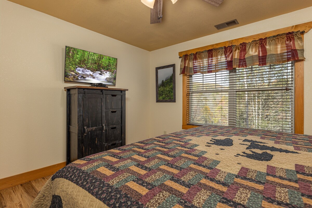 Photo 90 of 4BR, Indoor pool, game room, hot tub. Free attraction tickets!