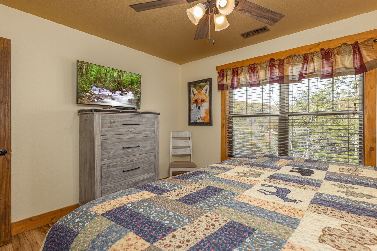 Photo 87 of 4BR, Indoor pool, game room, hot tub. Free attraction tickets!