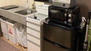 Perustalo, tupakointi kielletty | Yksityinen keittiö | Täysikokoinen jääkaappi, mikroaaltouuni, liesi, vedenkeitin