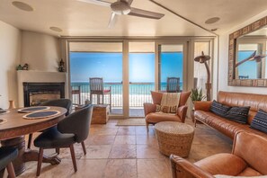 TV - Oceanfront Condo on Sand, Walk to Carlsbad Village (Carlsbad)
