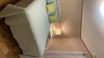 2 makuuhuonetta, silitysrauta/-lauta, ilmainen Wi-Fi, vuodevaatteet