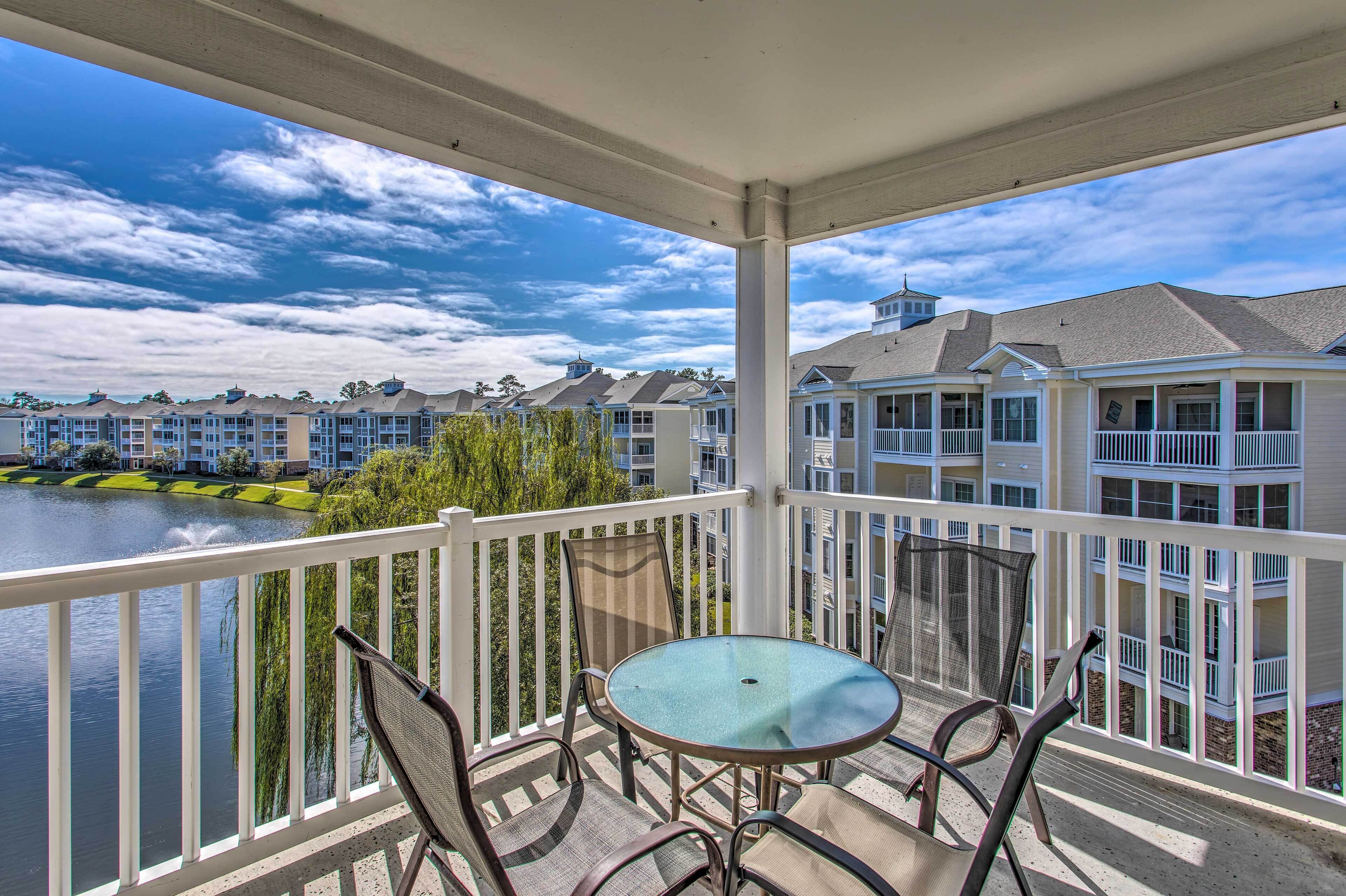 Resort Condo w/ Pool Access < 2 Mi to Beach & Golf