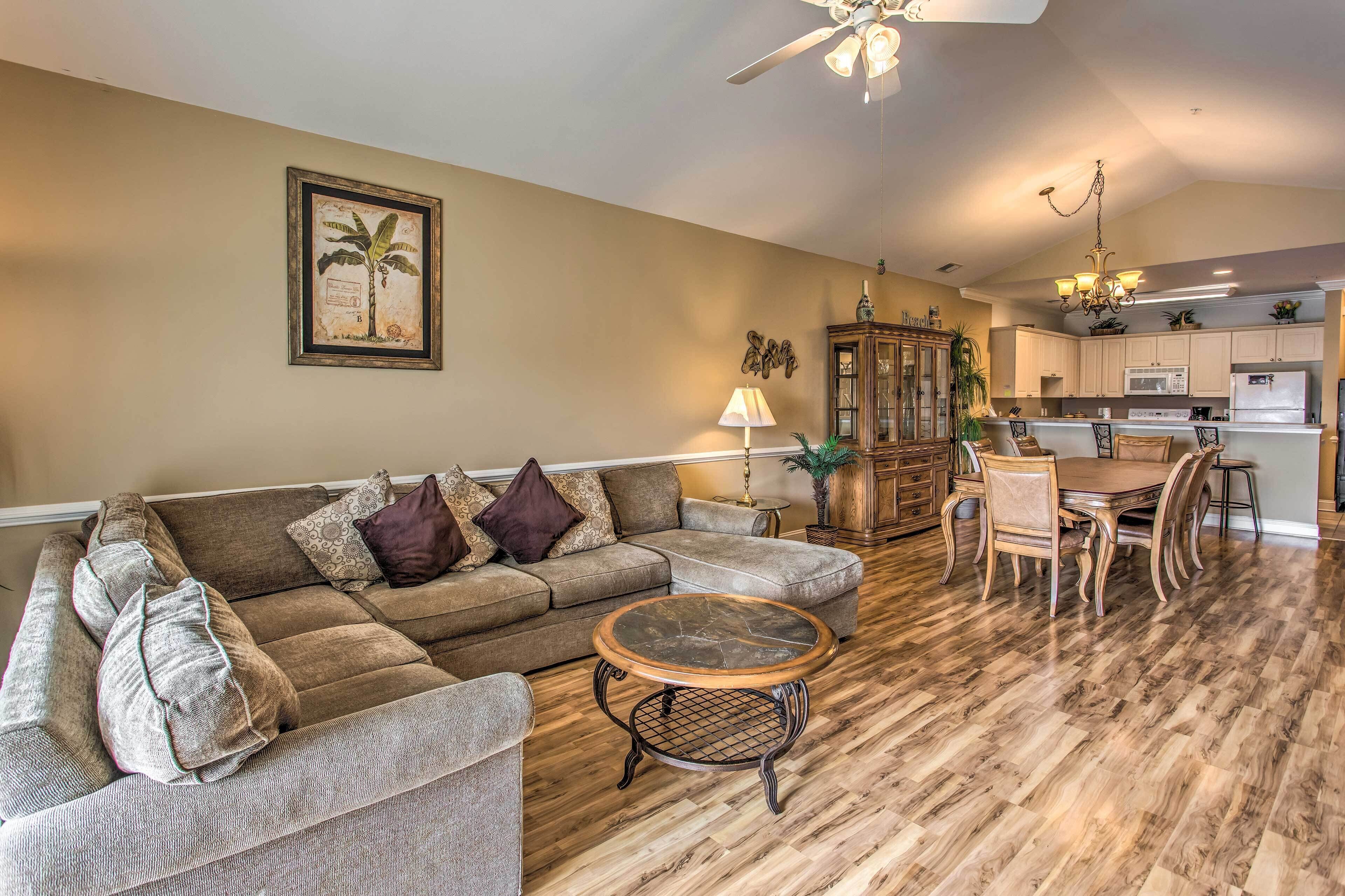 Resort Condo w/ Pool Access < 2 Mi to Beach & Golf