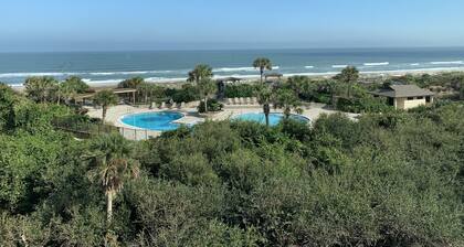 Beautiful Beachfront Condo - Access to Amelia Island Golf & Beach Club