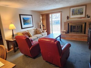 Smart TV, chimenea, videojuegos, reproductor de DVD