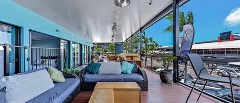 Basic Apartment | Terrace/patio