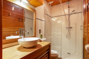 Shower, hair dryer, towels - Résidence Bel'Alp 17, Le Tour (Argentière), France (Le Tour (Argentière))
