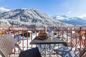 تناول الطعام بالخارج