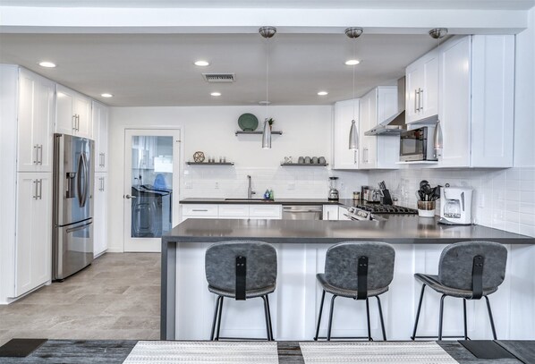 Nhà | Bếp riêng | Tủ lạnh, lò vi sóng, bếp nấu, máy rửa bát 