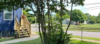 Minimalist Studio Close to Downtown Knoxville