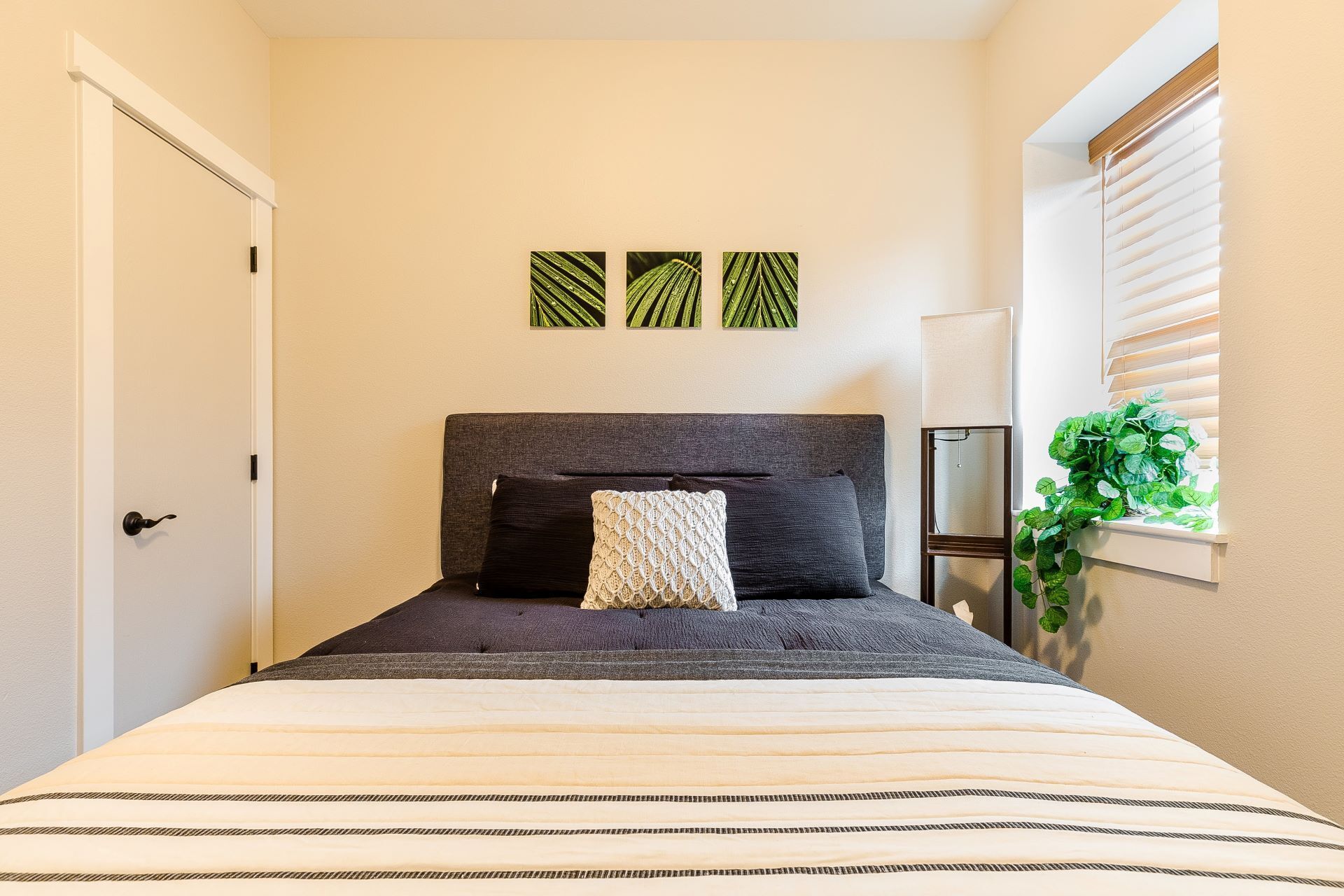 Furnished & Updated Downtown Apartment