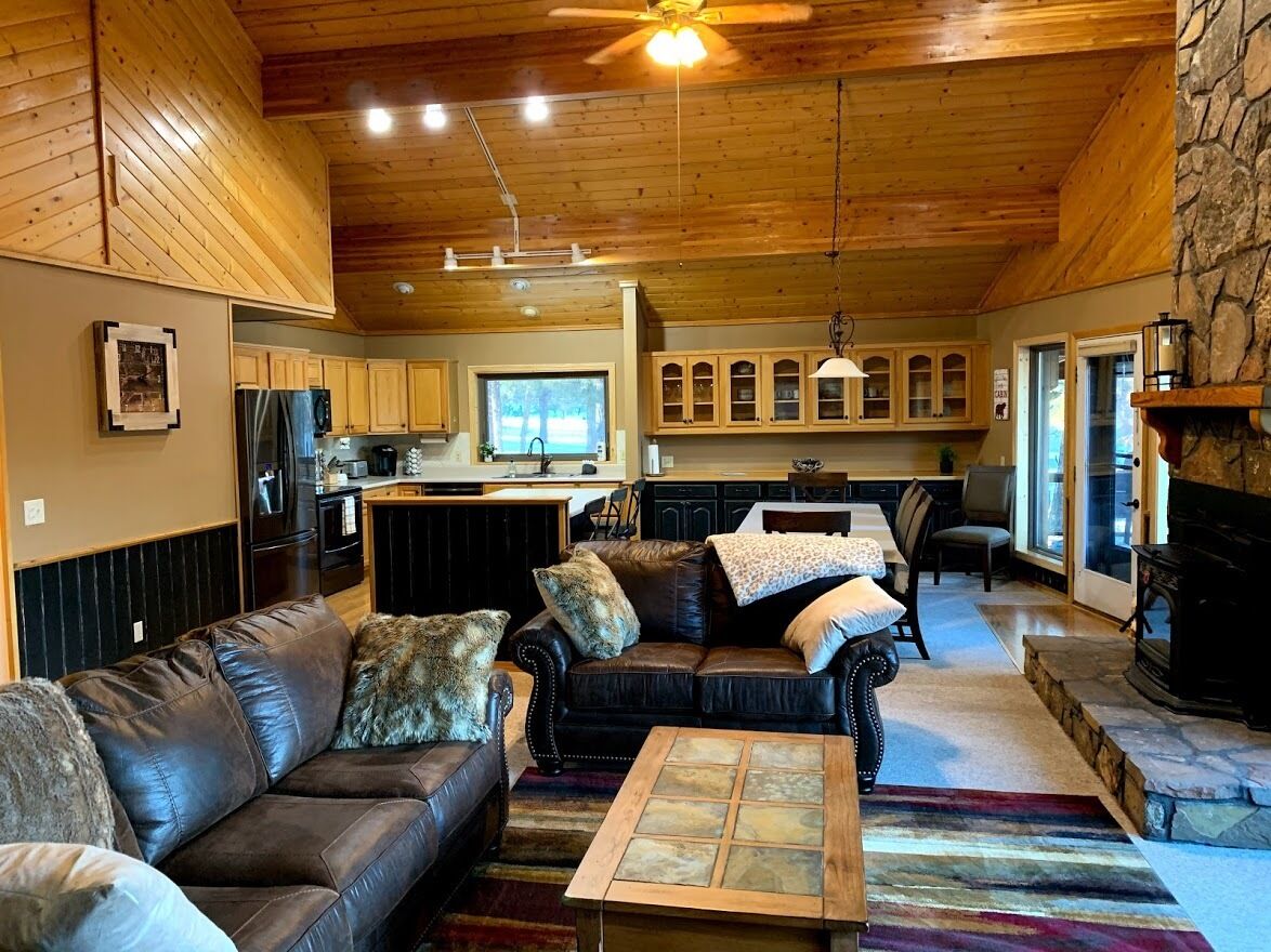 Secluded Mountain View Cabin with Hot Tub