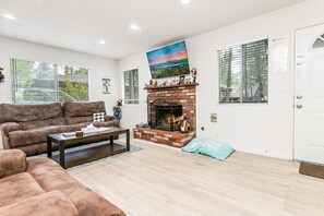 Smart-TV, Kamin, DVD-Player