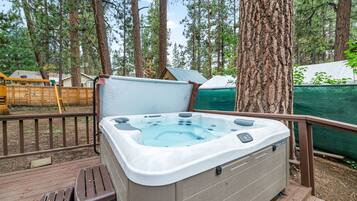 Tina de hidromasaje al aire libre