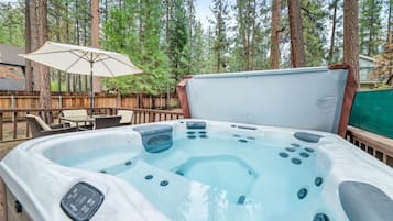 Tina de hidromasaje al aire libre