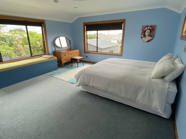 3 bedrooms, iron/ironing board, WiFi