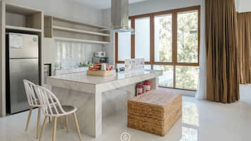 Family Villa, 7 Bedrooms | Shared kitchen facilities | Fridge, microwave, stovetop, electric kettle