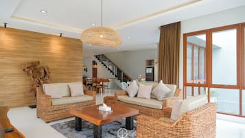 Villa Familiale | Coin séjour | Télévision à écran plat