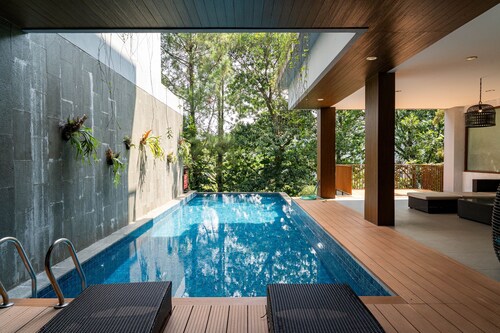 Asmaya 7BR Villa private heated pool and billiard