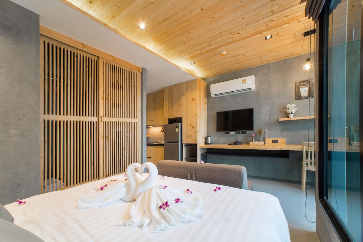 In-room safe, individually decorated, individually furnished, desk