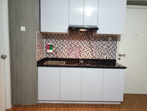 Departamento, 2 habitaciones (with Living Room) | Cocineta privada | Refrigerador, parrilla de estufa y utensilios de cocina 