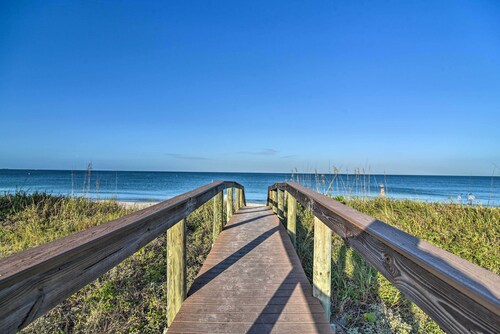 Tropical Pass-A-Grille Gem w/ Direct Beach Access!