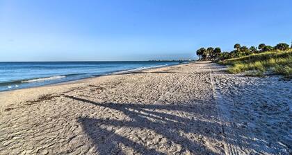 Bright Gulf Coast Escape - 8 Mi to Johnâs Pass!