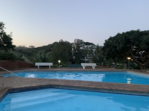 2 piscinas al aire libre