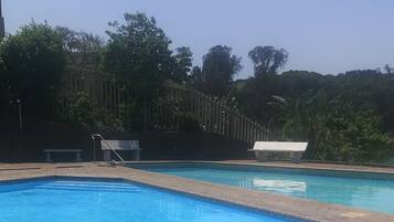 2 piscinas al aire libre