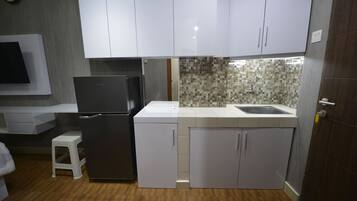 Estúdio | Cozinha americana privada | Geladeira, cooktop, chaleira elétrica