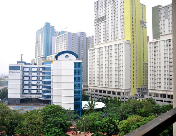 Vista frontal de la propiedad
