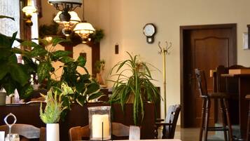 Breakfast, lunch, dinner served; German cuisine