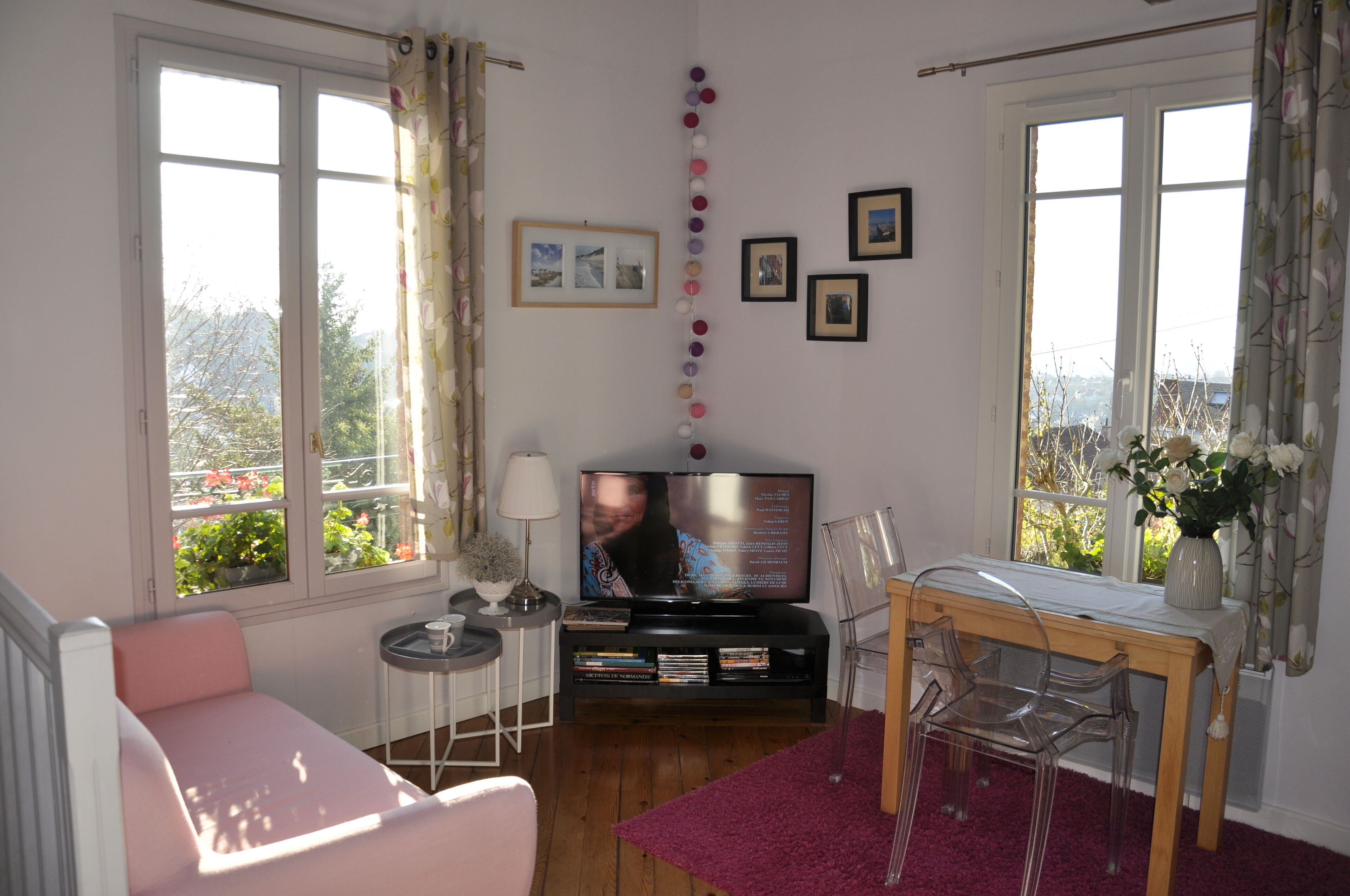 Cozy duplex gîte in a large garden with panoramic views of Rouen