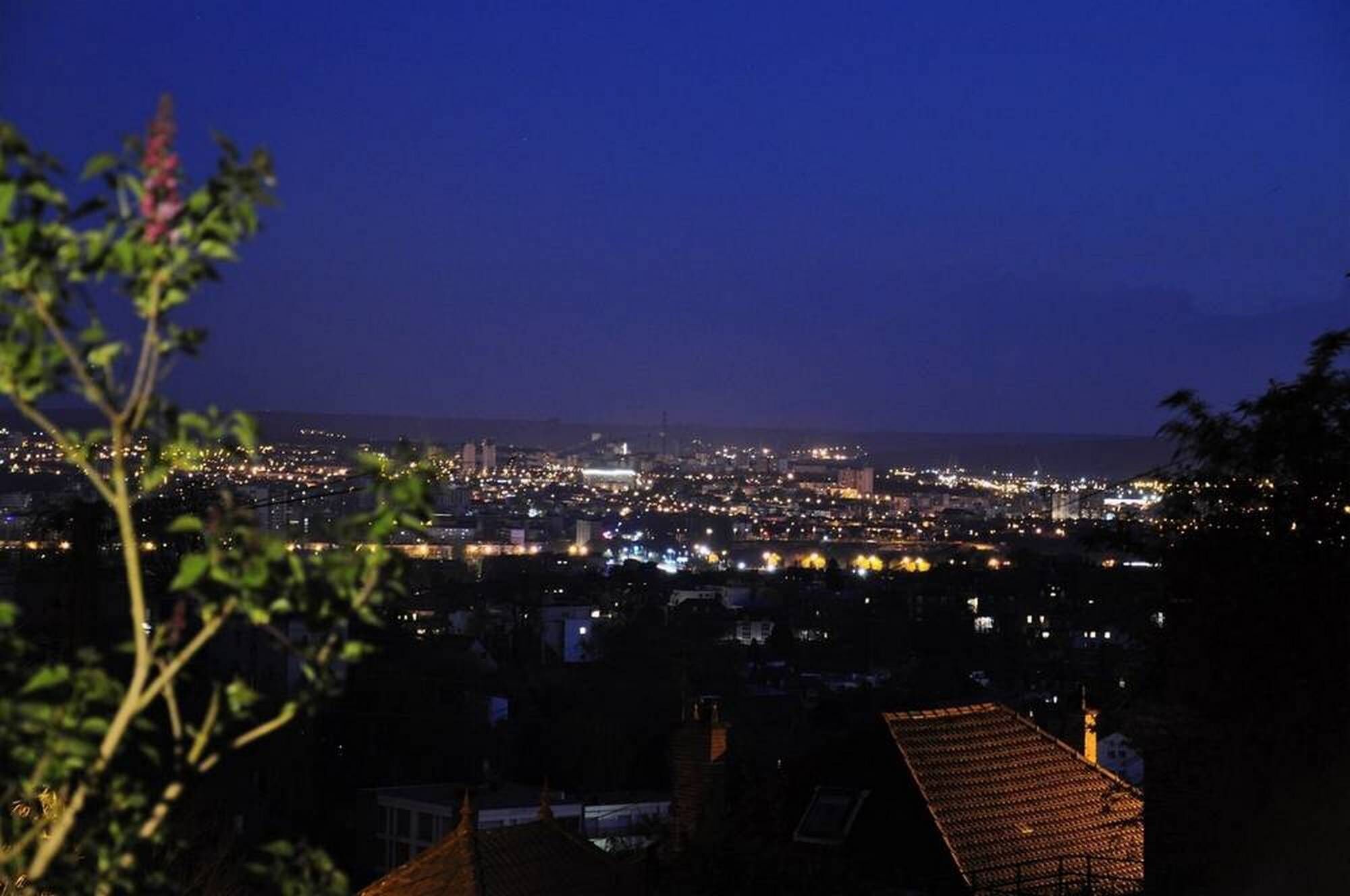 Cozy duplex gîte in a large garden with panoramic views of Rouen