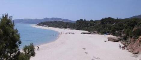 Plage à proximité, chaises longues