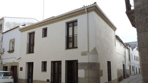 A two-story building with a sign reading "Calle Parra."