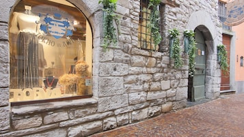 Apartment, 1 Bedroom (Bellagio - De Benzi 17) | Street view