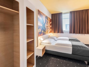 Twin Room | Desk, soundproofing, free WiFi, bed sheets