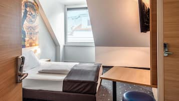 Escrivaninha, quartos à prova de som, Wi-Fi de cortesia, roupa de cama