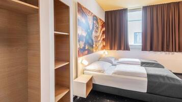 Quarto duplo | Escrivaninha, quartos à prova de som, Wi-Fi de cortesia, roupa de cama